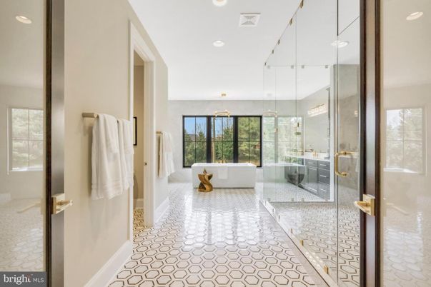 Bathroom, Free Standing Baths, Glass Shower, Interior, Recessed Lighting