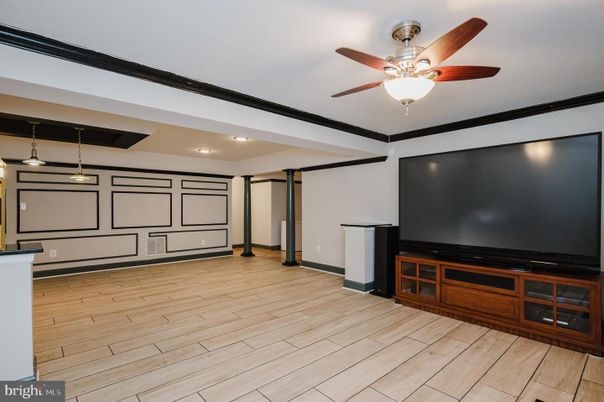 Interior, Pendant Lights, Recessed Lighting, Wood Texture Flooring