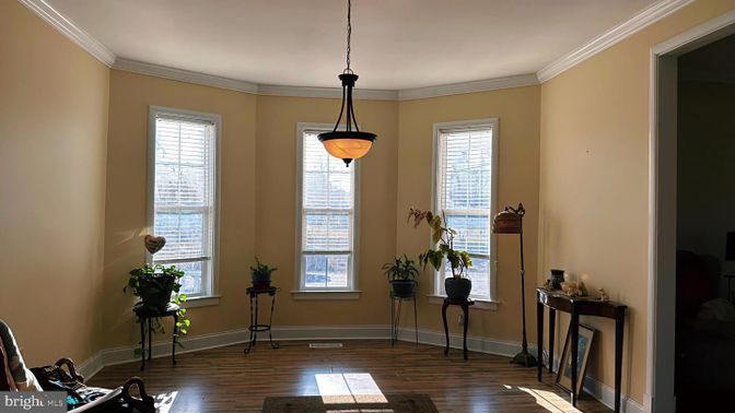 Interior, Pendant Lights, Wood Texture Flooring