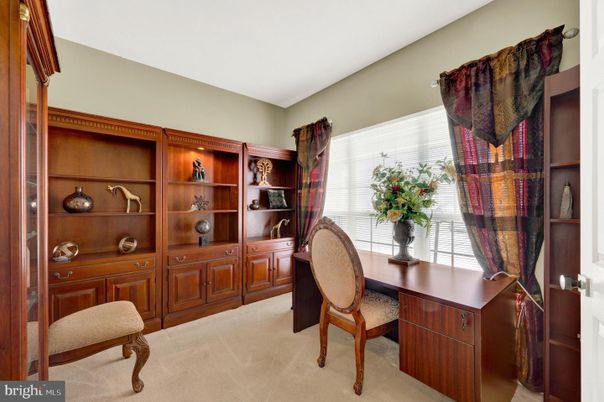 Home Office, Interior