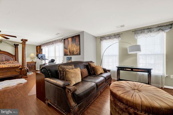 Bedroom, Fitness Equipment, Interior, Living room, Wood Texture Flooring
