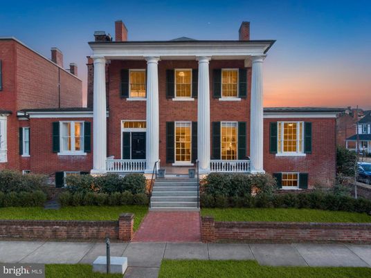 Exterior, Facade, Brick Facade, Georgian