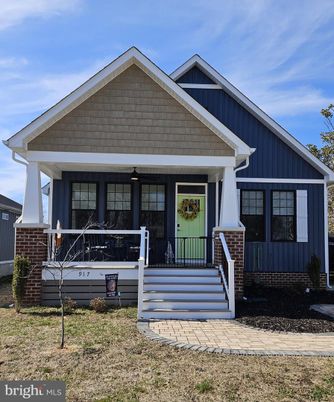 Exterior, Facade, American Craftsman