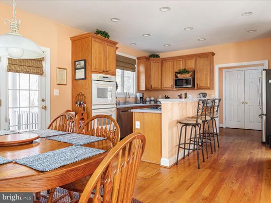 Dining room, Interior, Kitchen, Pendant Lights, Recessed Lighting, Wood Texture Flooring