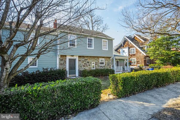 Exterior, Facade, Brick Facade, American Foursquare