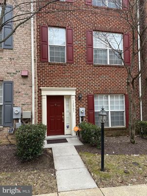 Exterior, Facade, Brick Facade, Rowhouse
