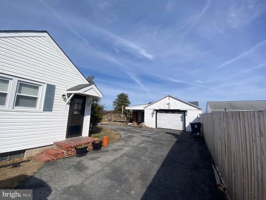 Detached Garage, Exterior