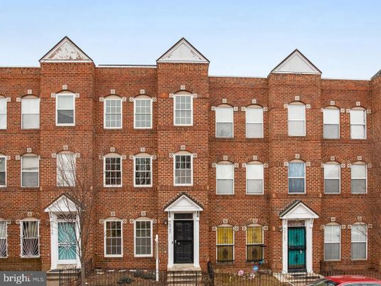 Exterior, Facade, Brick Facade, Rowhouse