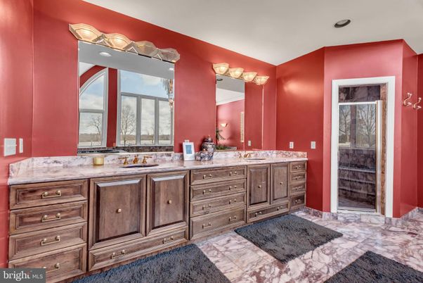 Bathroom, Dual Sink Vanities, Interior, Recessed Lighting