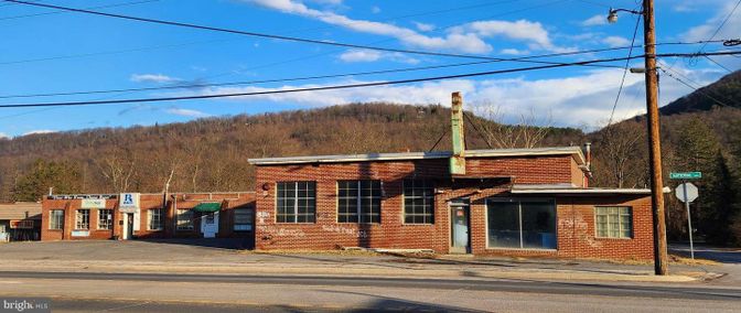 Exterior, Facade, Brick Facade, None