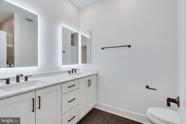 Bathroom, Dual Sink Vanities, Interior