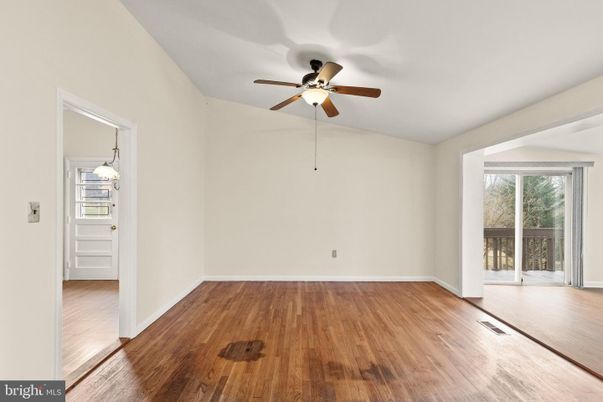 Empty room, Interior, Pendant Lights, Wood Texture Flooring