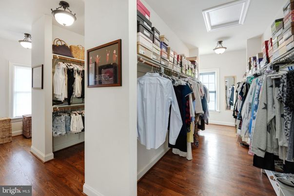 Interior, Walk-in Closets, Wood Texture Flooring