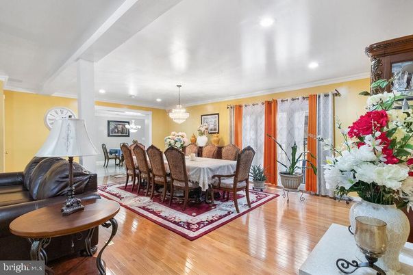 Chandelier, Dining room, Interior, Recessed Lighting, Wood Texture Flooring