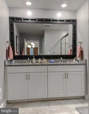 Bathroom, Dual Sink Vanities, Interior, Recessed Lighting