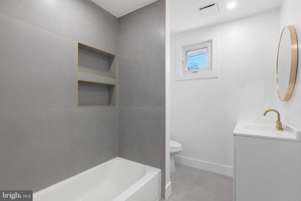 Bathroom, Interior, Recessed Lighting