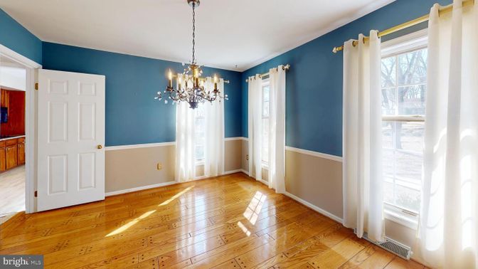 Chandelier, Empty room, Interior, Wood Texture Flooring