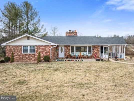 Backyard, Exterior, Facade, Brick Facade, Ranch