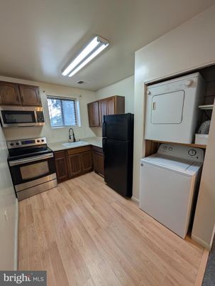 Interior, Kitchen, Washer, Wood Texture Flooring