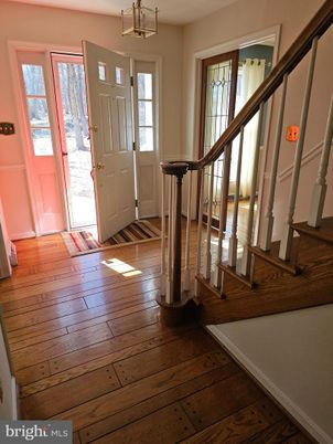 Interior, Pendant Lights, Wood Texture Flooring