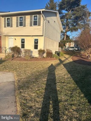 Exterior, Facade, Raised Ranch