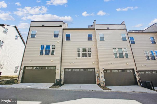 Attached, Exterior, Facade, Rowhouse