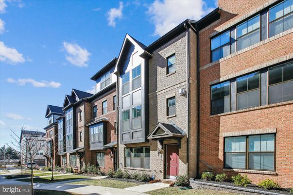 Exterior, Facade, Brick Facade, Rowhouse