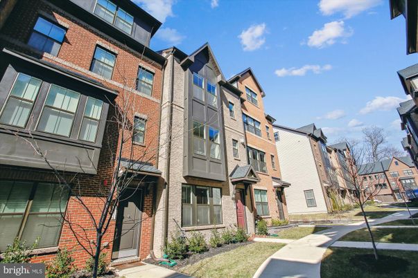 Exterior, Facade, Brick Facade, Rowhouse