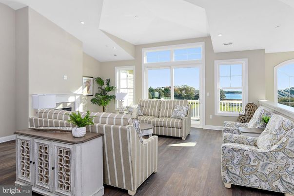 Interior, Living room, Recessed Lighting, Water, Wood Texture Flooring