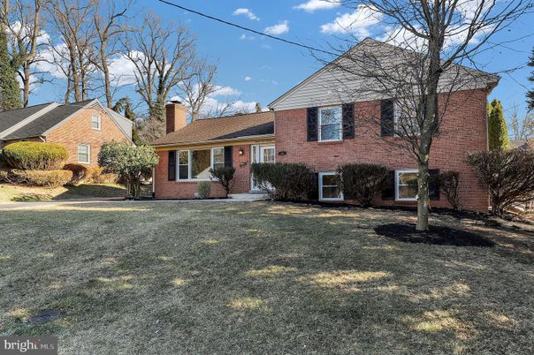 Exterior, Facade, Brick Facade, Split Level