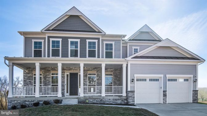 Attached, Exterior, Facade, American Craftsman