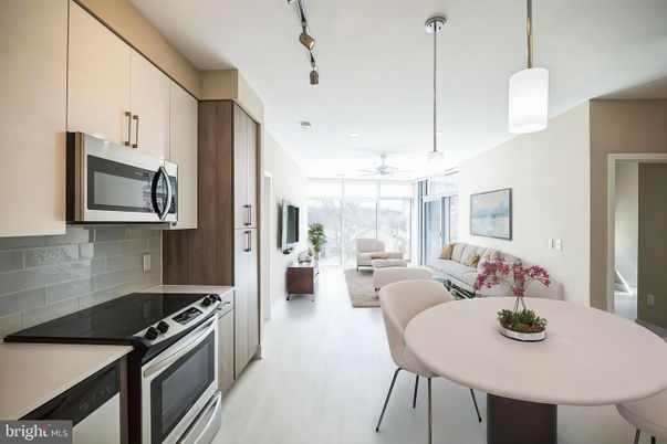 Dining room, Interior, Kitchen, Living room, Pendant Lights, Recessed Lighting, Stainless Steel Appliances