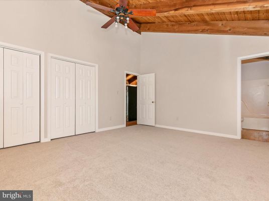 Empty room, Interior, Wooden Beams, Wooden Ceilings