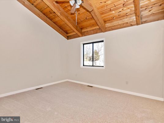 Empty room, Interior, Wooden Beams, Wooden Ceilings