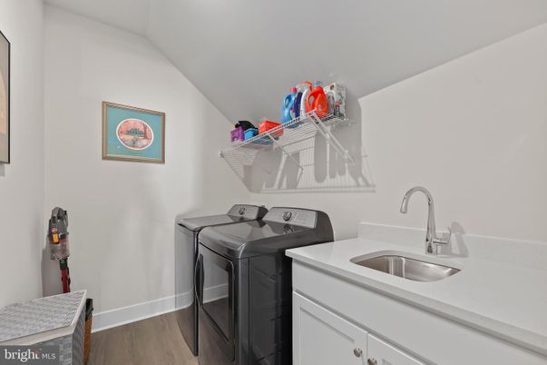 Interior, Washer, Wood Texture Flooring