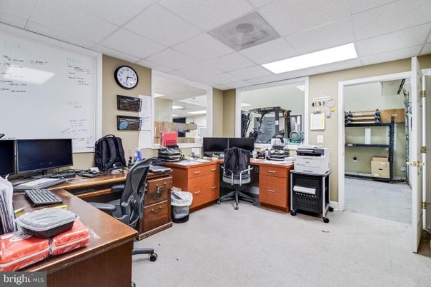 Home Office, Interior
