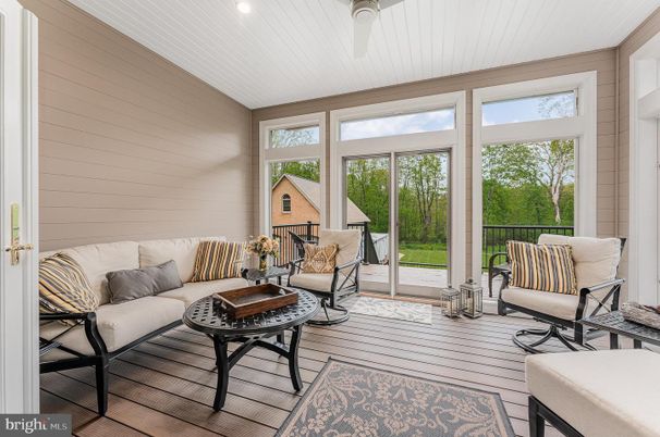 Interior, Living room, Recessed Lighting, Sun Room, Wood Texture Flooring