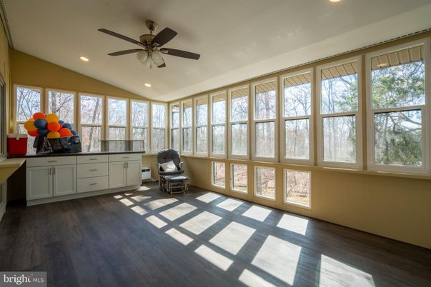 Interior, Recessed Lighting, Sun Room, Wood Texture Flooring