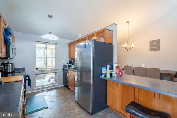 Chandelier, Dining room, Interior, Kitchen, Pendant Lights, Stainless Steel Appliances