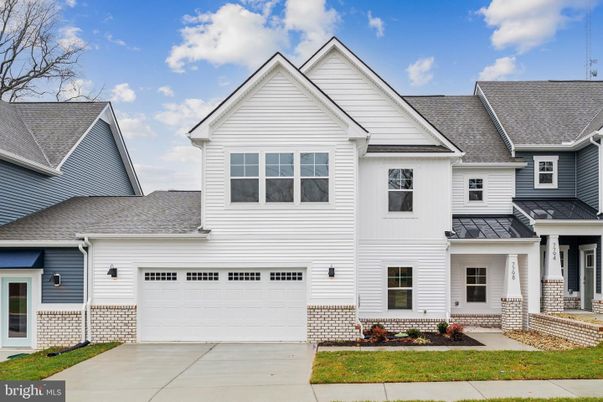 Attached, Exterior, Facade, Farmhouse