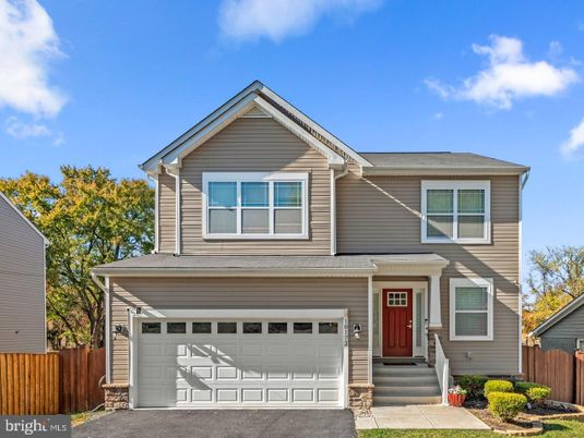 Attached, Exterior, Facade, American Craftsman
