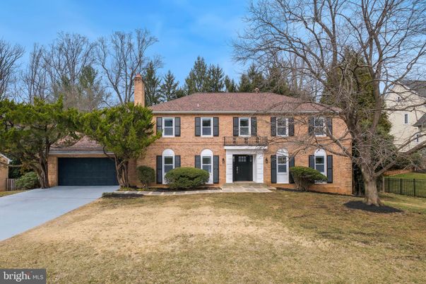 Attached, Detached Garage, Exterior, Facade, Brick Facade, Georgian