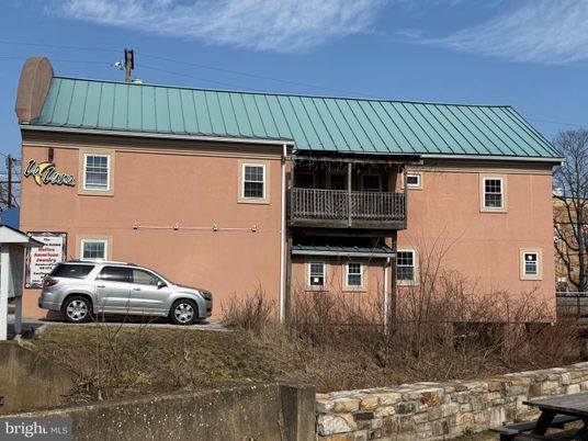 Exterior, Facade, None