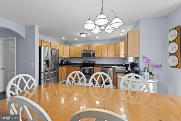 Chandelier, Dining room, Interior, Kitchen, Recessed Lighting, Stainless Steel Appliances