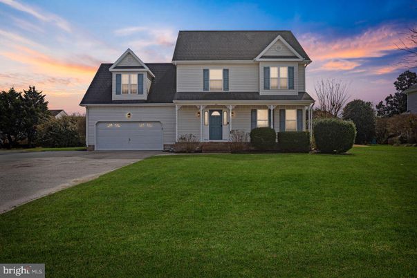 Attached, Exterior, Facade, Farmhouse