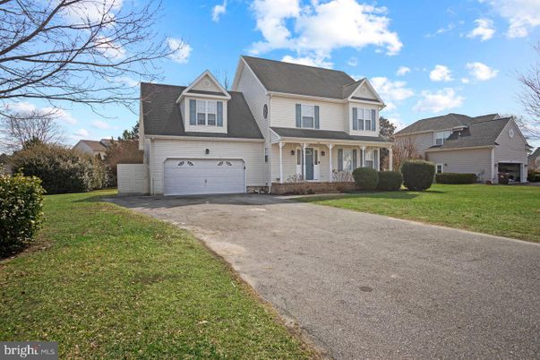 Attached, Exterior, Facade, Cape Cod