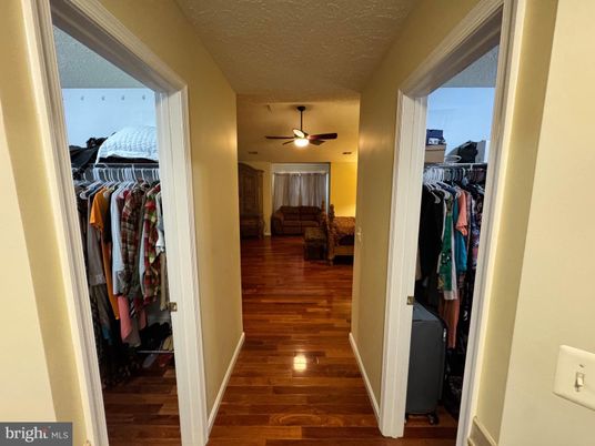 Interior, Walk-in Closets, Wood Texture Flooring