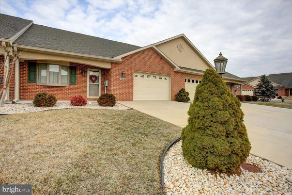 Attached, Exterior, Facade, Brick Facade, Ranch
