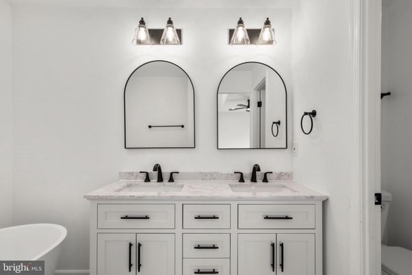 Bathroom, Dual Sink Vanities, Interior