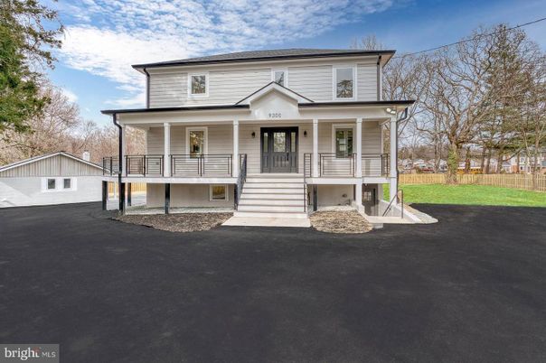 Exterior, Facade, American Foursquare